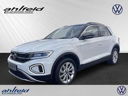 Pure whiteschwarz Gebraucht 2023 VW T-Roc Style SUV | 25.850 € (Fairer Preis)