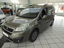 Gebraucht 2017 Peugeot Partner Tepee Allure Van / Kleinbus | 11.450 € (Fairer Preis)