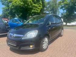 Schwarz Gebraucht 2006 Opel Zafira Van / Kleinbus | 2.980 € (Fairer Preis)