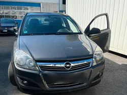 Grau Gebraucht 2011 Opel Astra Kombi | 2.000 € (Fairer Preis)