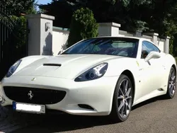 Weiß Gebraucht 2013 Ferrari California Cabrio | 146.200 €