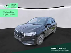 Blackmagic perleffekt met. Gebraucht 2022 Skoda Fabia Tour Limousine | 15.899 € (Fairer Preis)