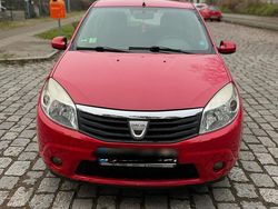 Rot Gebraucht 2009 Dacia Sandero Kleinwagen | 2.250 €