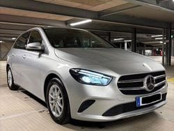 Silber Gebraucht 2021 Mercedes B200 Van / Kleinbus | 23.500 € (Superpreis)
