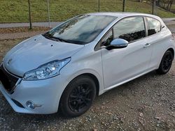 Weiß Gebraucht 2014 Peugeot 208 Kleinwagen | 6.800 € (Fairer Preis)