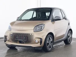 Gold beige (metallic) Gebraucht 2024 Smart ForTwo Electric Drive Passion Exclusive Coupé | 17.555 € (Etwas zu teuer)