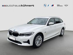 Weiß Gebraucht 2022 BMW 330e Advantage Kombi | 28.855 € (Superpreis)