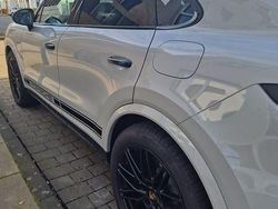 Grau Gebraucht 2024 Porsche Cayenne S E-Hybrid SUV | 103.000 € (Fairer Preis)