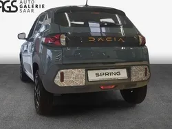 Oliv grün Neu 2024 Dacia Spring Extreme Kleinwagen | 18.385 € (Fairer Preis)
