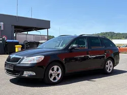Schwarz Gebraucht 2011 Skoda Octavia Family Kombi | 3.700 € (Fairer Preis)