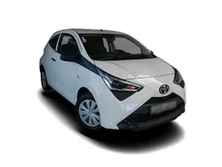 Weiss Gebraucht 2021 Toyota Aygo Kleinwagen | 13.743 € (Teuer)