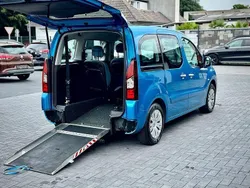 Blau Gebraucht 2015 Citroën Berlingo Van / Kleinbus | 18.999 €