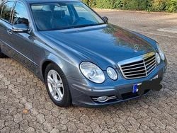 Grau Gebraucht 2007 Mercedes E200 Avantgarde Limousine | 7.990 €