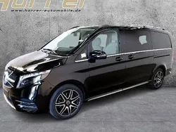 Obsidianschwarz metallic Gebraucht 2024 Mercedes V300 Avantgarde Edition Van / Kleinbus | 69.740 € (Fairer Preis)