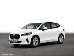 Weiß Gebraucht 2024 BMW 218 Active Tourer Van / Kleinbus | 30.309 € (Superpreis)