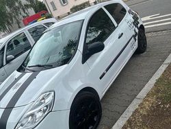 Weiß Gebraucht 2009 Renault Clio II Kleinwagen | 2.100 € (Guter Preis)
