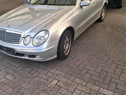 Silber Gebraucht 2003 Mercedes E200 Limousine | 3.000 €