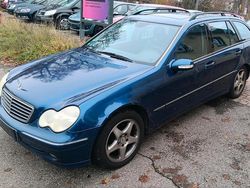 Blau Gebraucht 2002 Mercedes C200 Kombi | 1.490 €