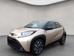 Beige Neu 2025 Toyota Aygo Play Kleinwagen | 18.340 €
