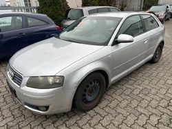 Silber Gebraucht 2005 Audi A3 Ambition Coupé | 590 €