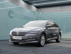 Grau Gebraucht 2024 Skoda Superb Kombi | 38.449 € (Fairer Preis)