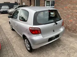 Silber Gebraucht 2000 Toyota Yaris Sol Limousine | 3.650 € (Teuer)
