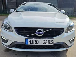 Weiß Gebraucht 2018 Volvo V60 R-Design Kombi | 15.990 € (Guter Preis)
