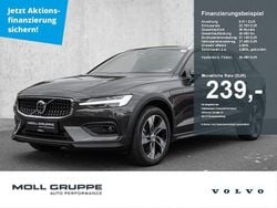 Grau Gebraucht 2023 Volvo V60 CC Plus Kombi | 35.480 € (Guter Preis)