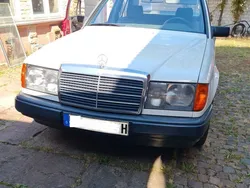 Weiß Gebraucht 1985 Mercedes E200 Limousine | 6.990 €
