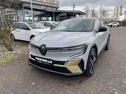 Rafal grau metallic dach schwarz (metallic) Gebraucht 2022 Renault Mégane Iconic Limousine | 31.490 € (Etwas zu teuer)