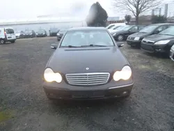 Blau Gebraucht 2002 Mercedes C180 Elegance Limousine | 950 € (Guter Preis)