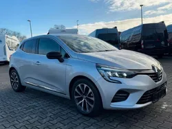 Silber Gebraucht 2023 Renault Clio V Techno Kleinwagen | 16.490 € (Fairer Preis)