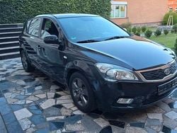 Schwarz Gebraucht 2010 Kia Ceed Kleinwagen | 2.500 €