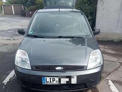 Grau Gebraucht 2004 Ford Fiesta Kleinwagen | 2.000 € (Fairer Preis)