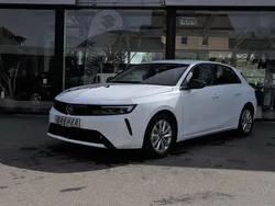 Arktis weiß Gebraucht 2022 Opel Astra Enjoy Limousine | 19.390 € (Fairer Preis)