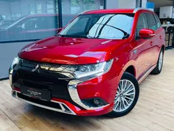 Rot Gebraucht 2020 Mitsubishi Outlander P-HEV Kombi | 18.790 € (Guter Preis)