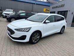 Weiß Gebraucht 2023 Ford Focus Titanium X Limousine | 17.790 € (Fairer Preis)