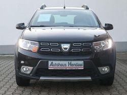 Schwarz Gebraucht 2020 Dacia Sandero Celebration SUV | 9.790 € (Guter Preis)