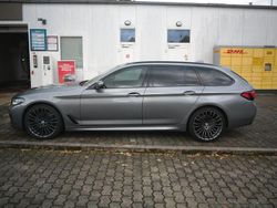 Grau Gebraucht 2022 BMW 530 M Sport Kombi | 56.900 €