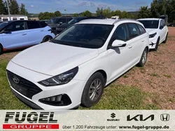Polar white / sol Gebraucht 2022 Hyundai i30 Kombi | 16.999 € (Guter Preis)