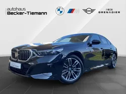 Saphirschwarz Gebraucht 2024 BMW 520 M Sport Limousine | 56.984 € (Fairer Preis)