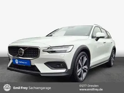 Weiß Gebraucht 2024 Volvo V60 CC Plus Kombi | 41.450 € (Superpreis)