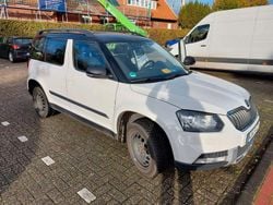 Weiß Gebraucht 2014 Skoda Yeti Elegance SUV | 8.900 €