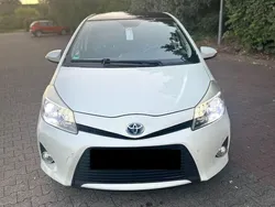 Weiß Gebraucht 2013 Toyota Yaris Hybrid Kleinwagen | 8.800 € (Teuer)