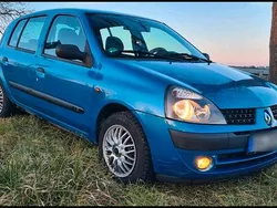 Blau Gebraucht 2002 Renault Clio II Kleinwagen | 1.200 € (Fairer Preis)