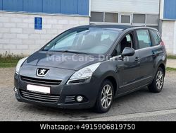 Grau Gebraucht 2013 Peugeot 5008 Active Van / Kleinbus | 2.999 € (Guter Preis)