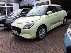 Gelb Neu 2025 Suzuki Swift Club Limousine | 18.990 €