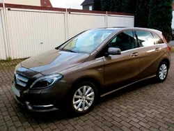 Beige Gebraucht 2012 Mercedes B180 Van / Kleinbus | 10.499 € (Fairer Preis)