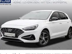 Weiß Gebraucht 2020 Hyundai i30 Intro Edition Limousine | 16.444 € (Guter Preis)
