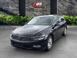 Deep black pearlescent (metallic) Gebraucht 2023 VW Passat Business Kombi | 24.990 € (Fairer Preis)